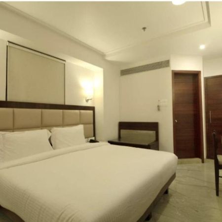 Flagship 83490 Hotel Bently Palace Βομβάη Εξωτερικό φωτογραφία