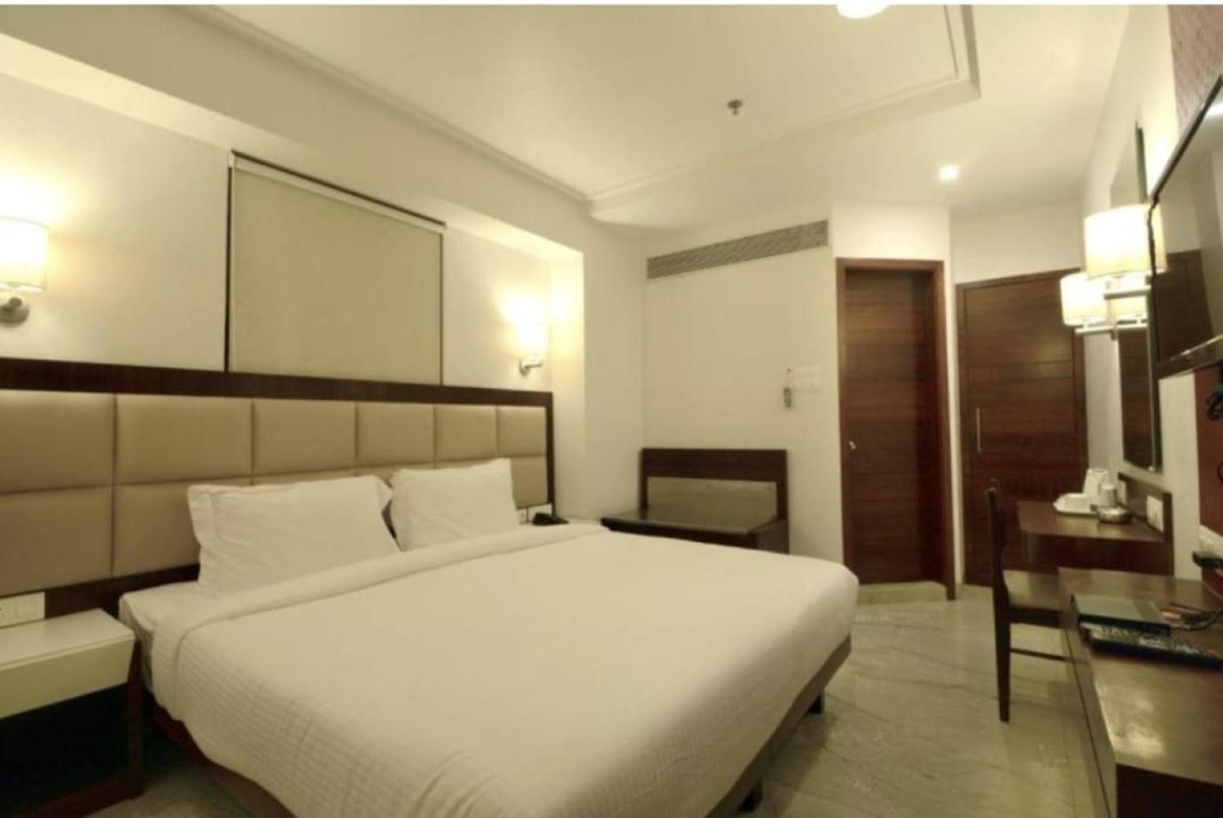 Flagship 83490 Hotel Bently Palace Βομβάη Εξωτερικό φωτογραφία