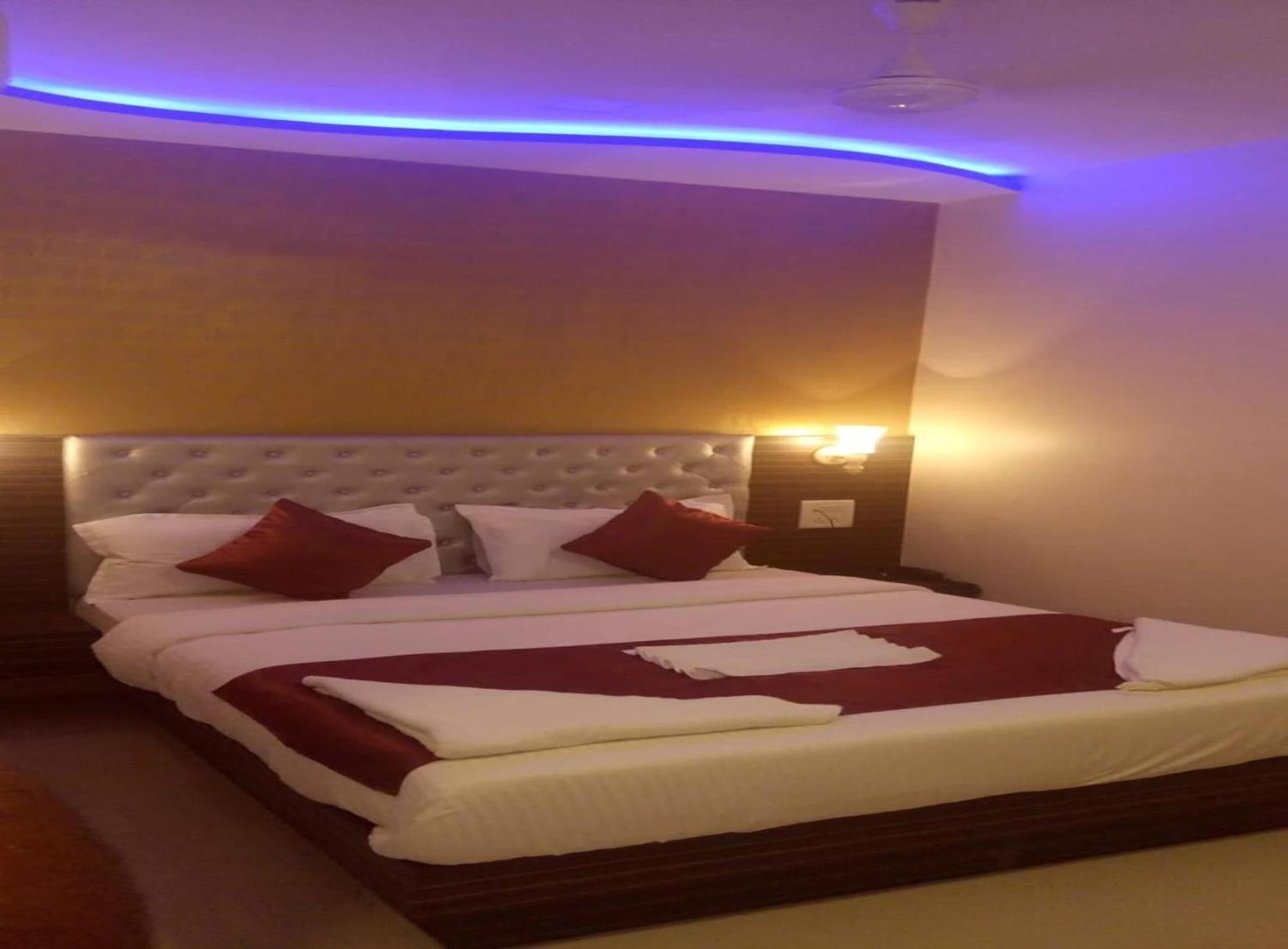 Flagship 83490 Hotel Bently Palace Βομβάη Εξωτερικό φωτογραφία