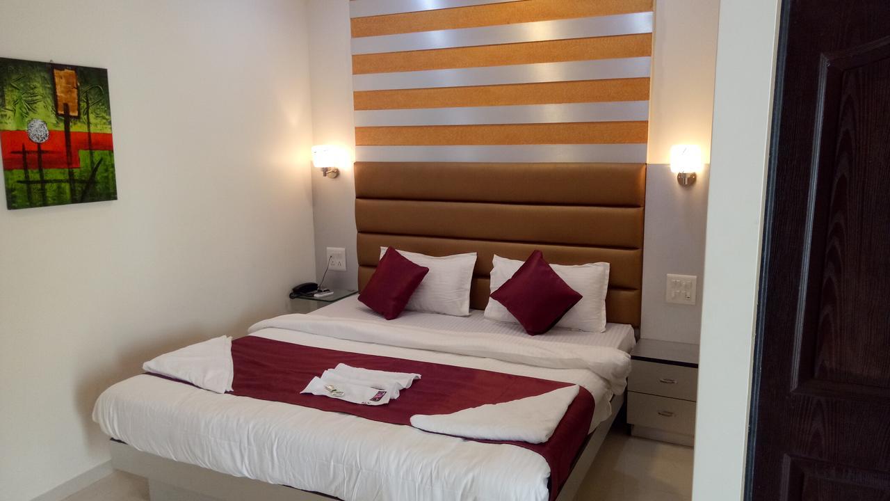 Flagship 83490 Hotel Bently Palace Βομβάη Εξωτερικό φωτογραφία